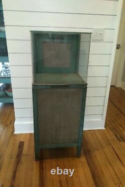 Antique WINCHESTER Vintage Store Shop KWIKSALE Specialty Display Case Co. USA
