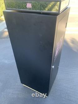 Juicy Couture Sunglasses 2pc Store Display Stand Case 59in H Key Lock