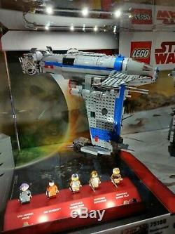 LEGO Star Wars The Last Jedi Toys R Us Store Display Case With Sets & Minifigures
