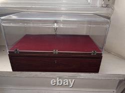 Professional Locking Countertop Display Case Mint with 2 Keys
