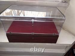 Professional Locking Countertop Display Case Mint with 2 Keys