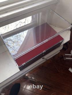 Professional Locking Countertop Display Case Mint with 2 Keys