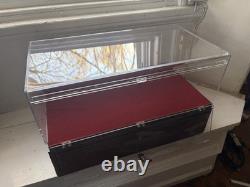 Professional Locking Countertop Display Case Mint with 2 Keys
