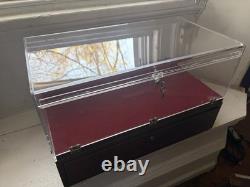 Professional Locking Countertop Display Case Mint with 2 Keys