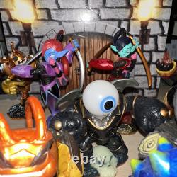 SKYLANDERS GIANTS Storage Display Box Carrying Case with11 Figures-19Cards