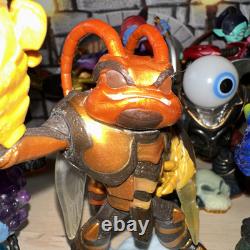 SKYLANDERS GIANTS Storage Display Box Carrying Case with11 Figures-19Cards