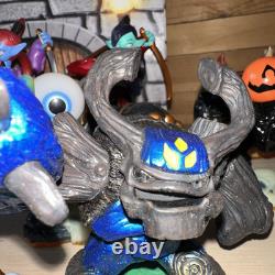 SKYLANDERS GIANTS Storage Display Box Carrying Case with11 Figures-19Cards