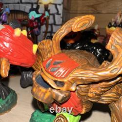 SKYLANDERS GIANTS Storage Display Box Carrying Case with11 Figures-19Cards