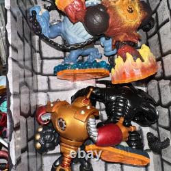 SKYLANDERS GIANTS Storage Display Box Carrying Case with11 Figures-19Cards