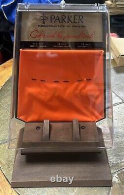 Vintage PARKER International Classic Ball Pen Store Counter Top Display Case