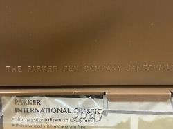 Vintage PARKER International Classic Ball Pen Store Counter Top Display Case