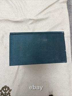 Vintage Textured Green Display Case With 2 White Silk-Lined Compartments 12x1 0